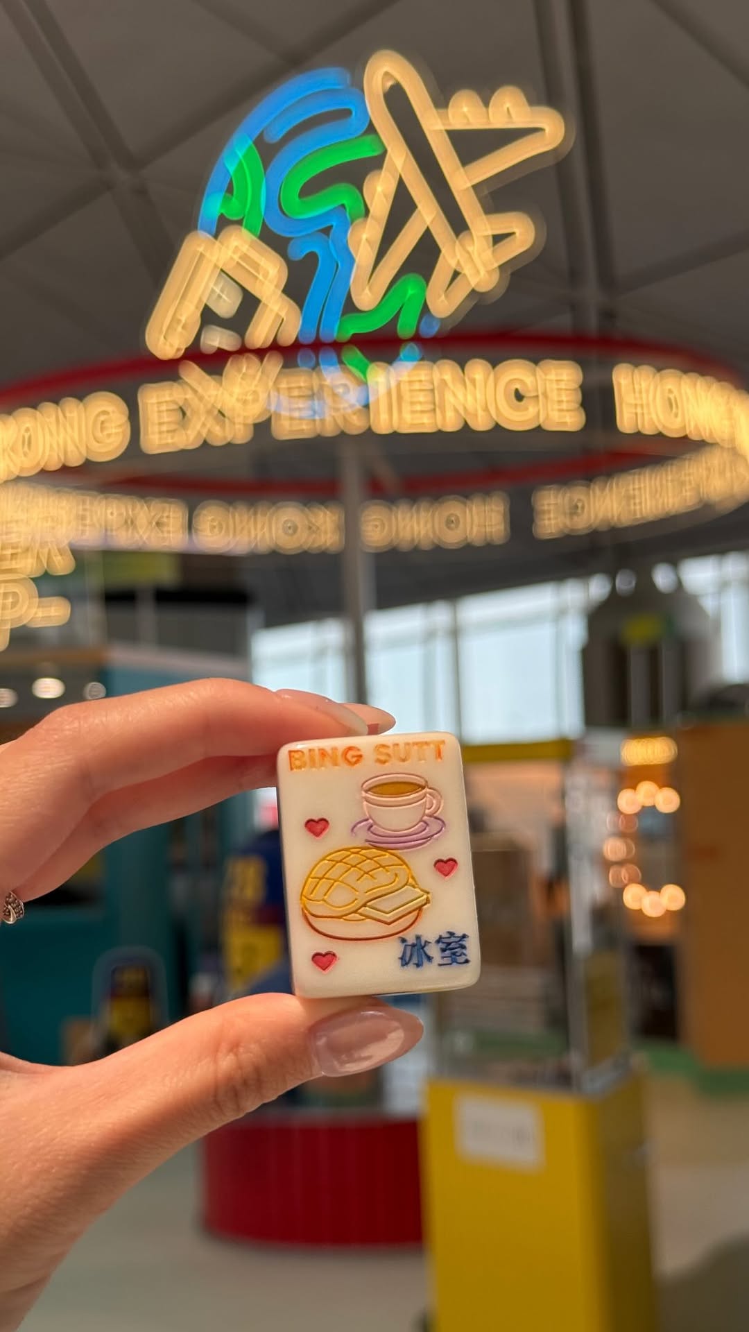 Hong Kong Airport Offers Free Crafting Sessions