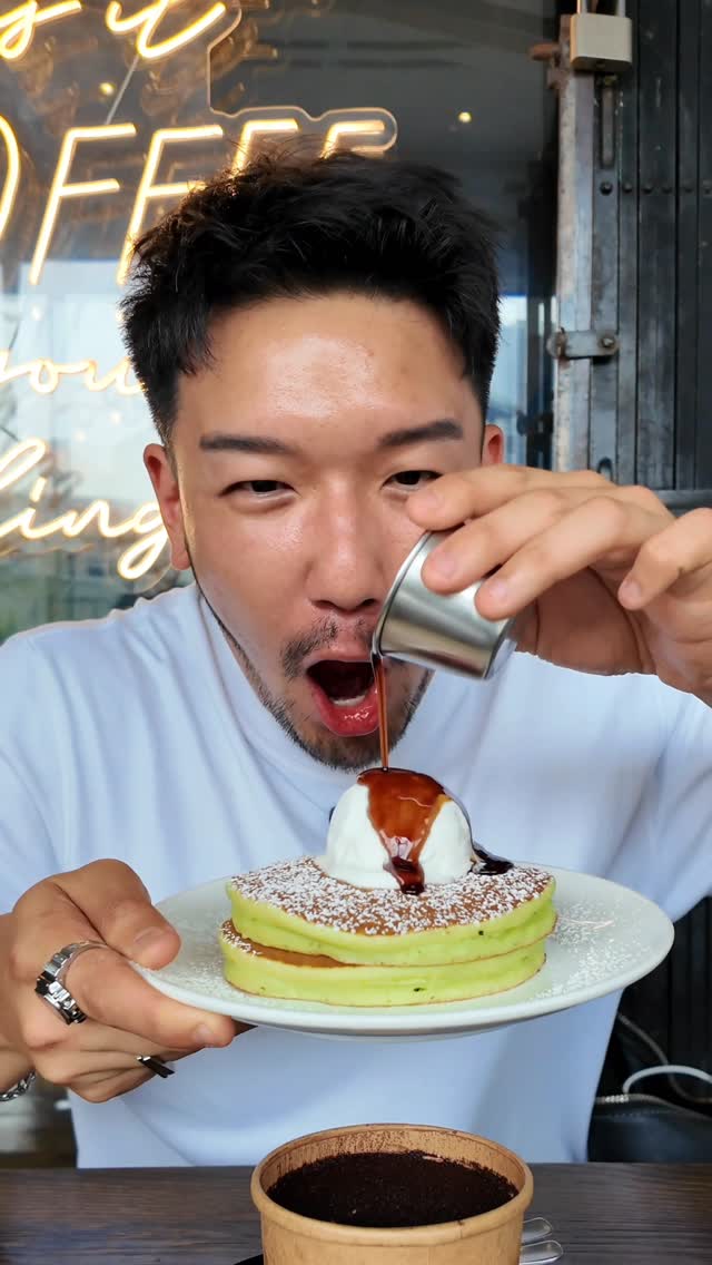 Singapore Cafe Features Popular Laksa Pasta