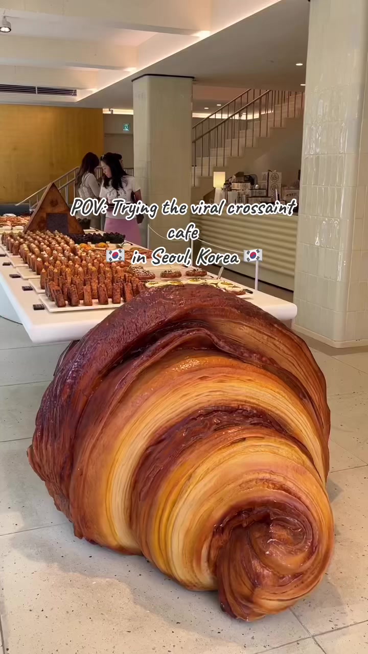 Seoul's Artistic Croissant Cafe with Unique Flavors