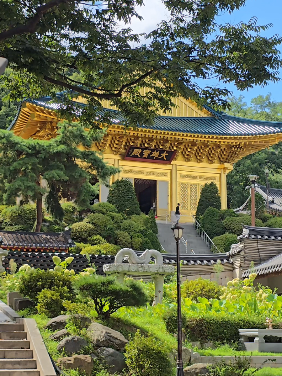Seoul's Hidden Temple and Hanok Village Exploration
