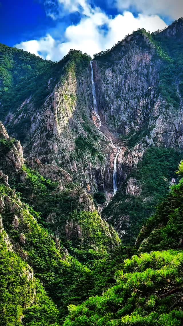 Seoraksan National Park's Majestic Towangseong Falls