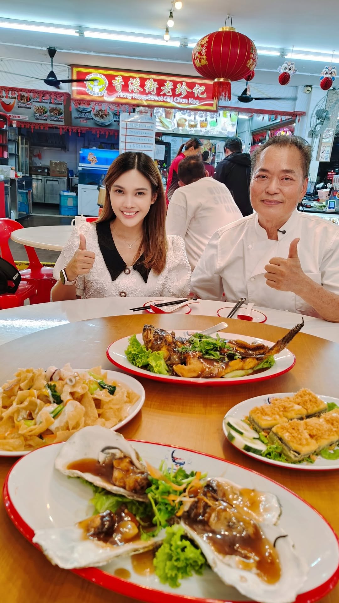 Singapore Eatery Serves Signature Seafood and Tofu Dishes