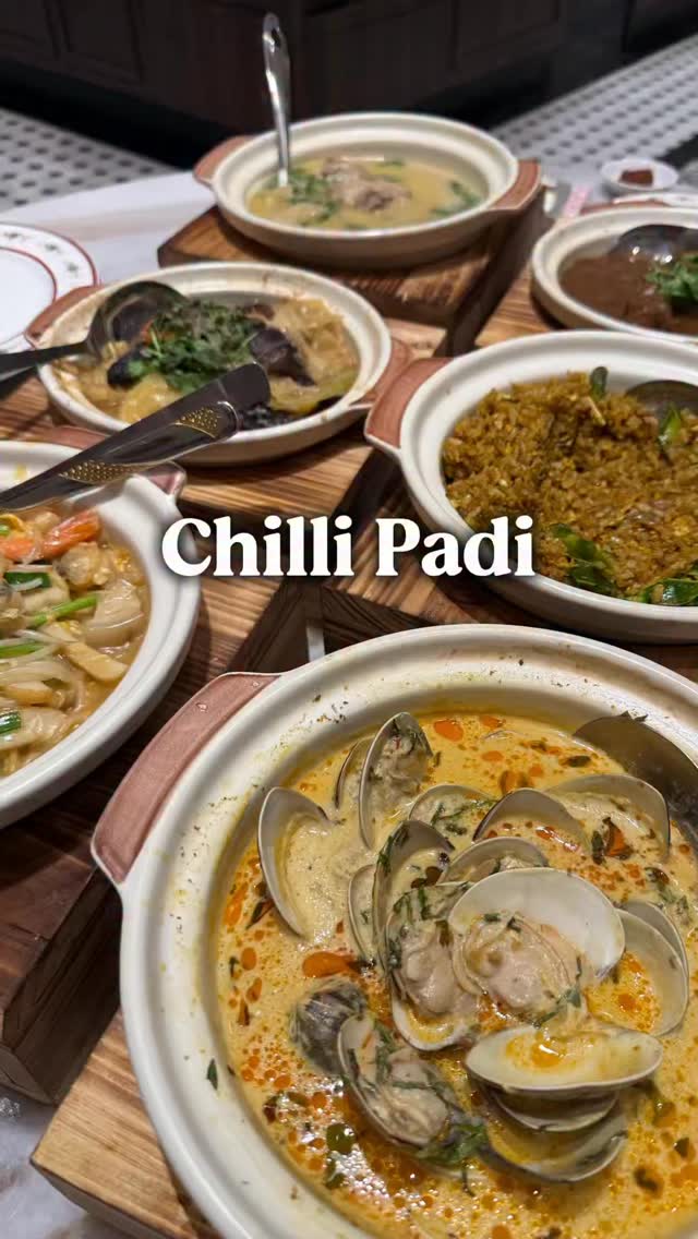 Peranakan Dining At The Rail Mall
