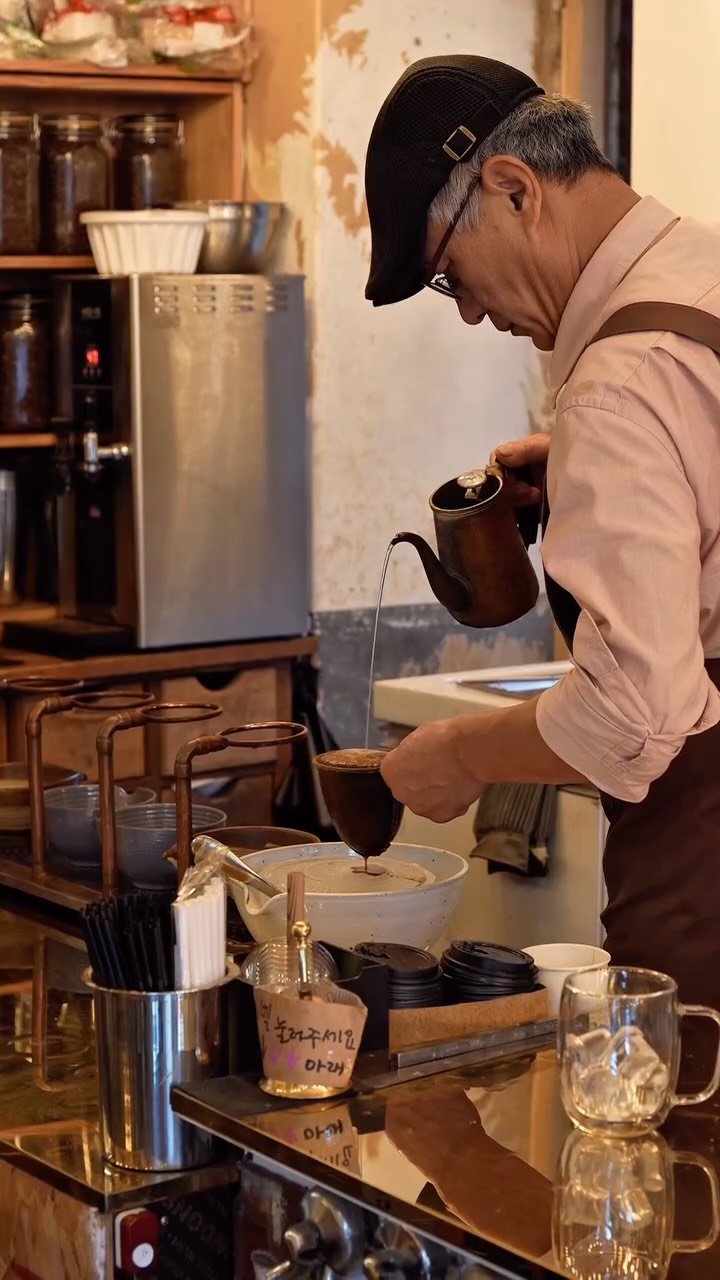 Seoul Cafes: PP Coffee And Mangwon Charm