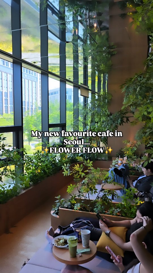 Seoul's Flower Flow Cafe: Greenery and Treats