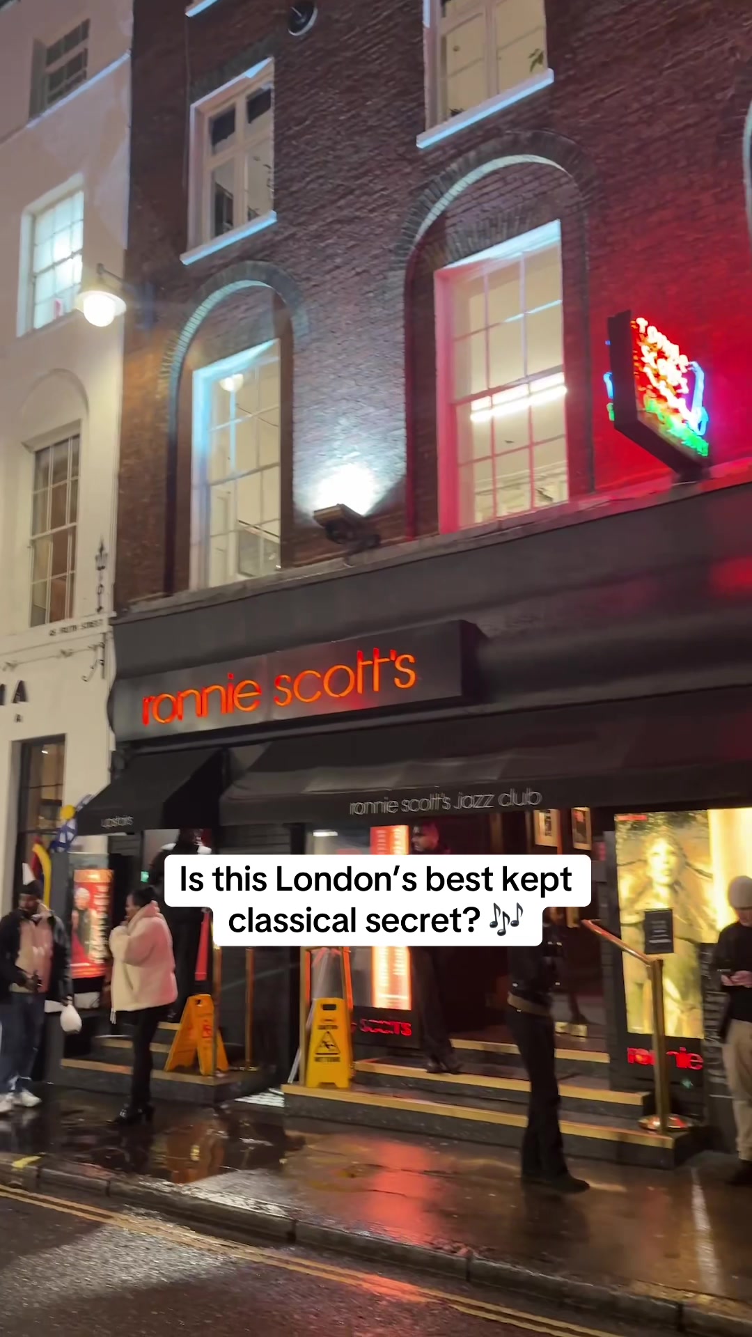 2 Bars in England