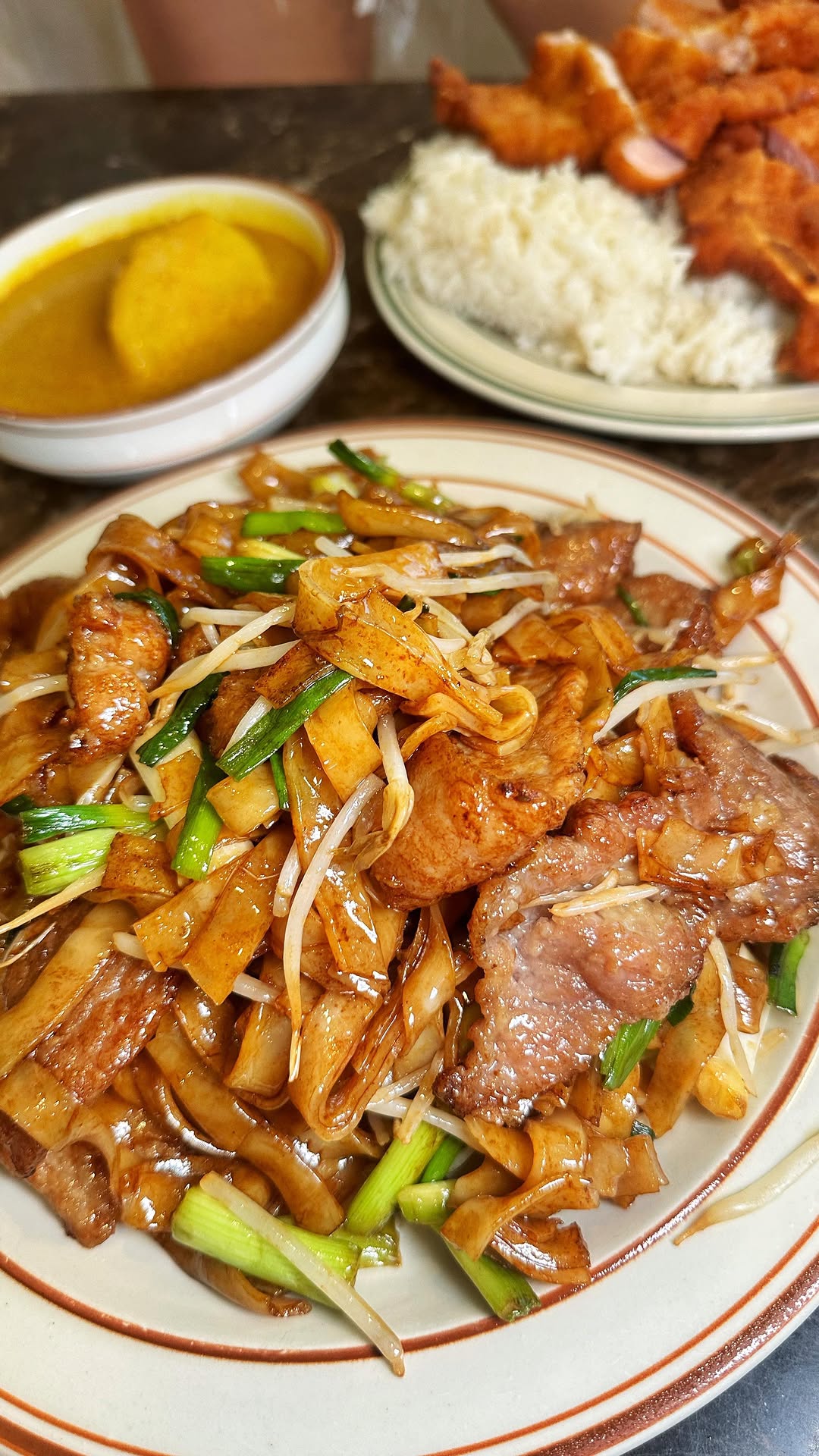 Sun King Yuen: Famous Curry Restaurant With Long Lines