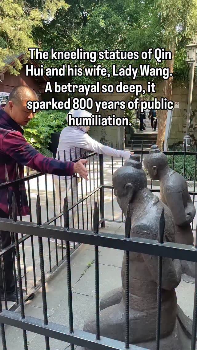 Statues of Traitors Humiliated at Yue Fei's Tomb