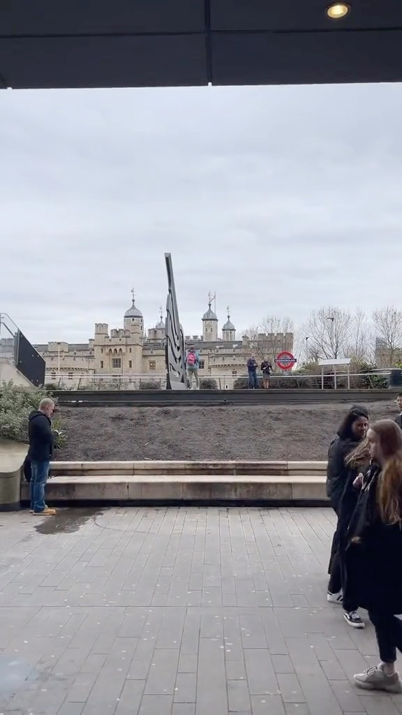 Tower Hill Area Hotels and Landmarks
