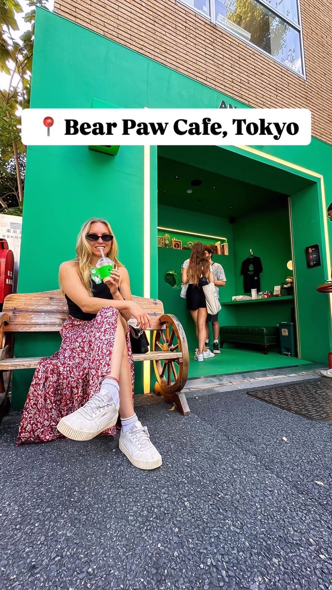 Harajuku Bear Paw Cafe Offers Socially Conscious Service
