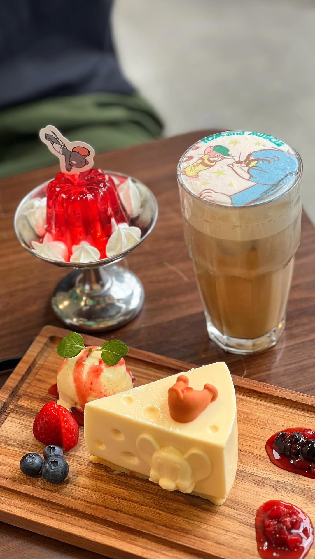 Tom and Jerry Themed Diner Serves Cartoon-Inspired Meals