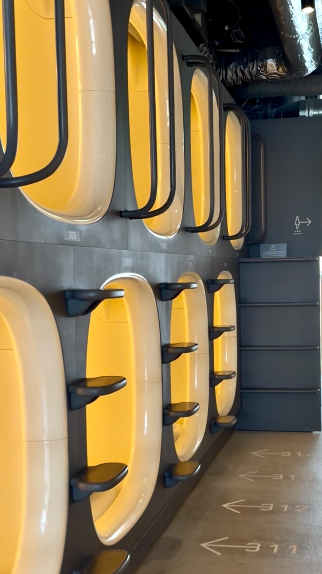 Tokyo Capsule Hotel Offers Cozy, Quiet Stay