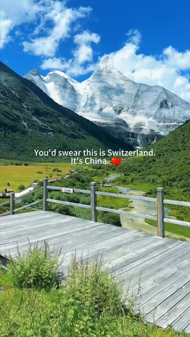 Daocheng Yading's Summer: A Breathtaking Mountain Landscape