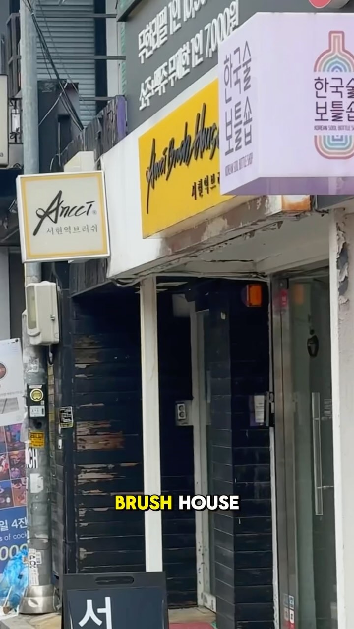 Ancci Brush Store Offers Custom Makeup Lessons