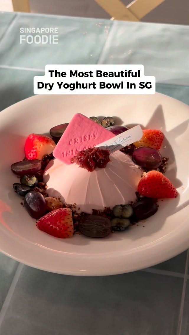 Singapore Cafes: Dry Yogurt Bowls and Sourdough Bread