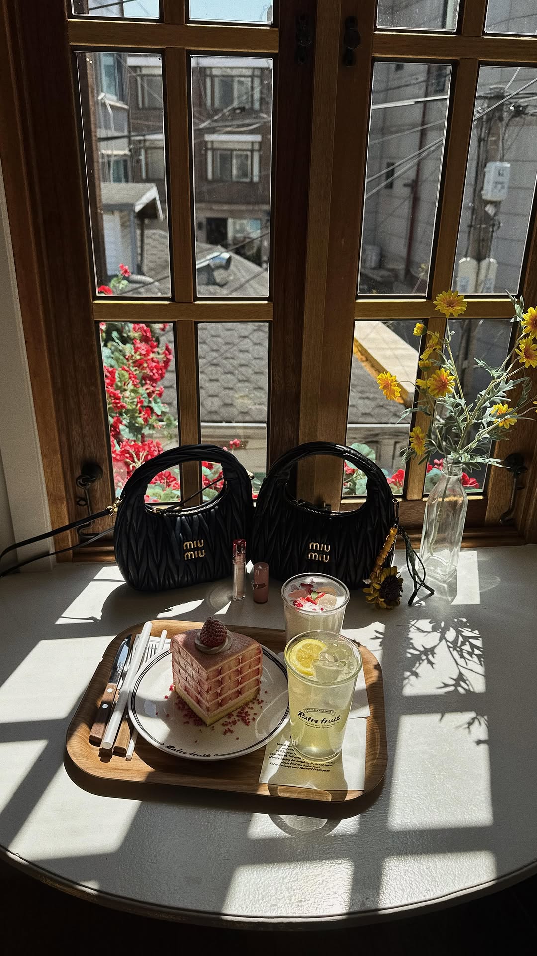 Seochon Cake Shop Features Premium Seasonal Fruits