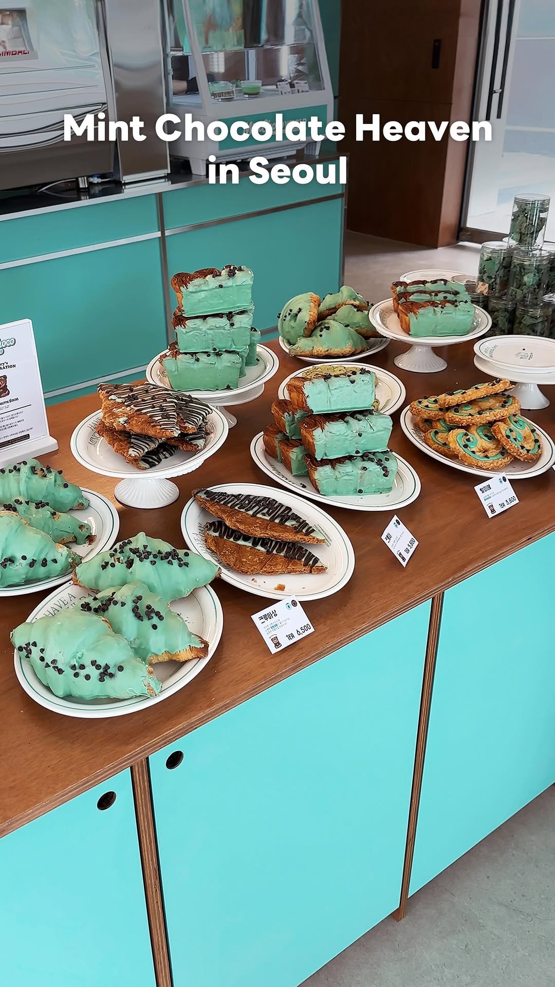 Mint Chocolate Cafes Offer Unique Desserts and Drinks