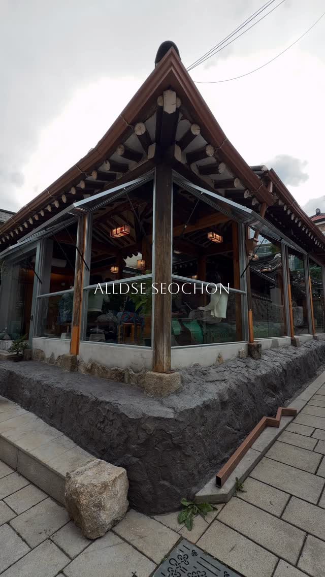 Traditional Korean Cafe Blends Old and New