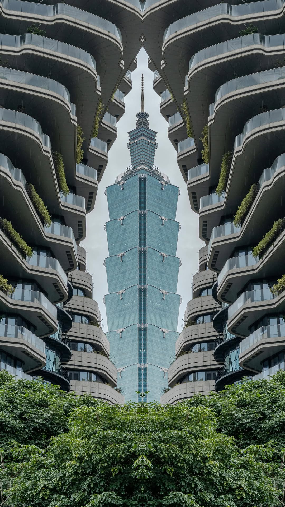 Taipei 101: Real vs. Mirrored Edit