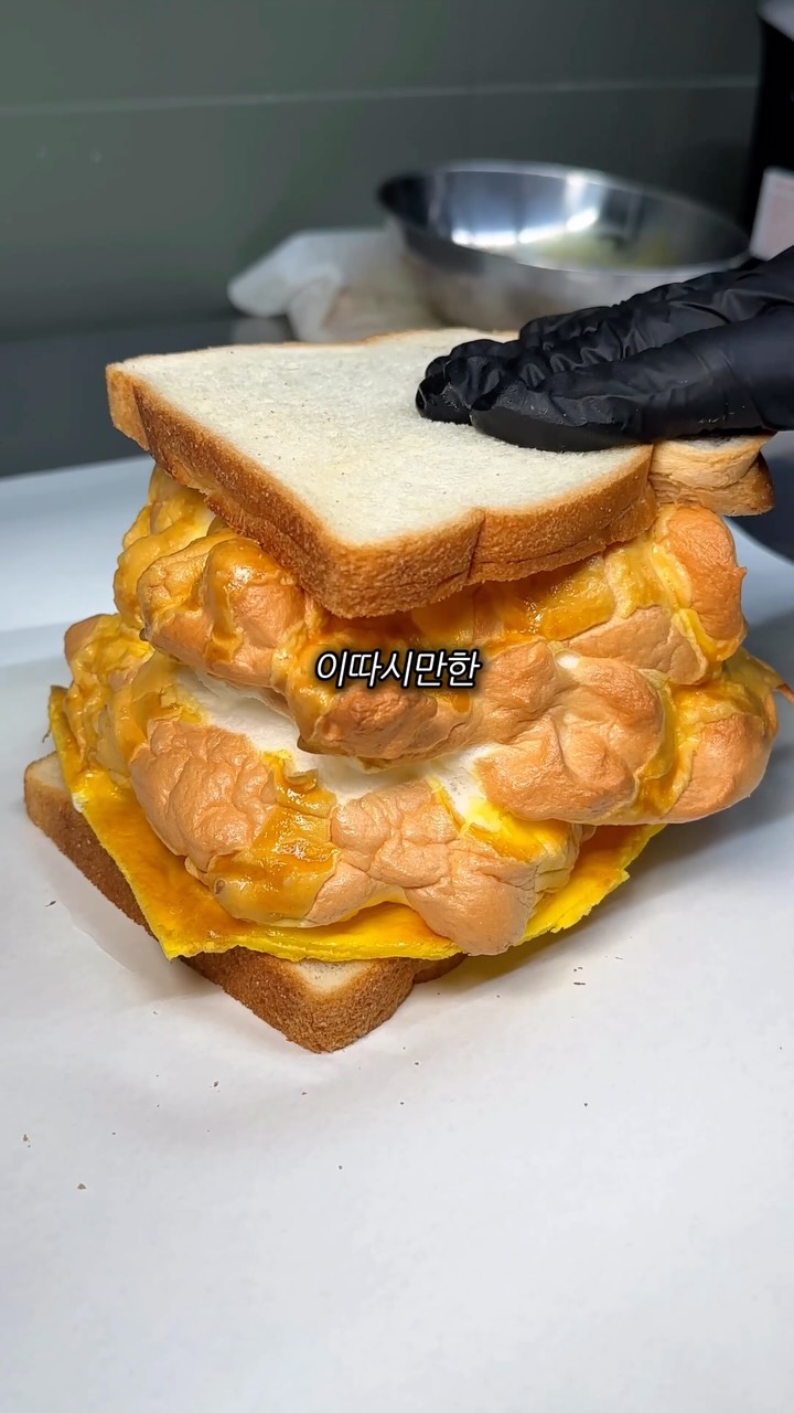 Unbent Coffee Sells Osaka-Style Egg Sandwiches