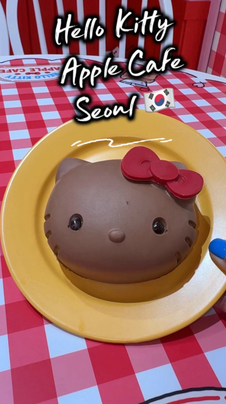 Hello Kitty Apple Cafe in Seoul