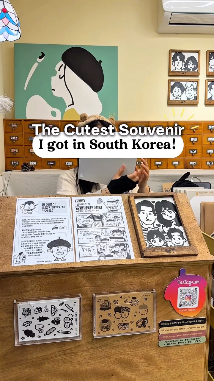 Custom Caricature Souvenirs in Jeonju Hanok Village