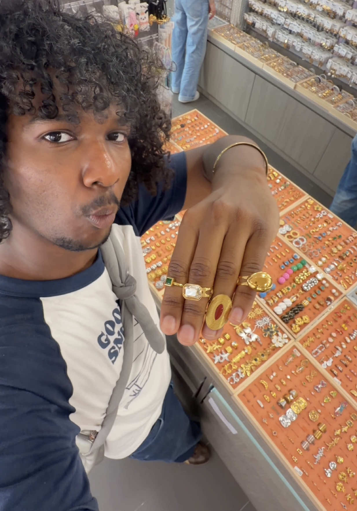 Paris Jewelry Shops Unaffected by Gentrification