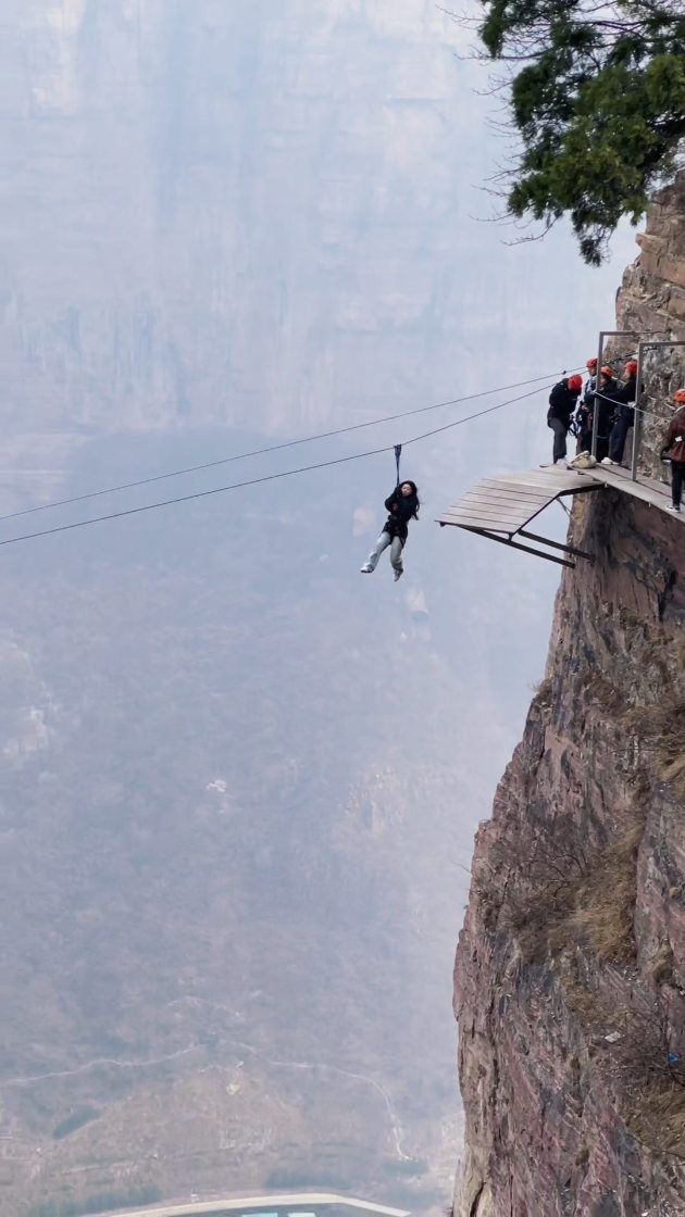Baoquan Scenic Area Offers Thrilling Zipline Adventures