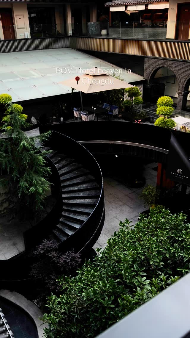 Courtyard Hotel In Downtown Return