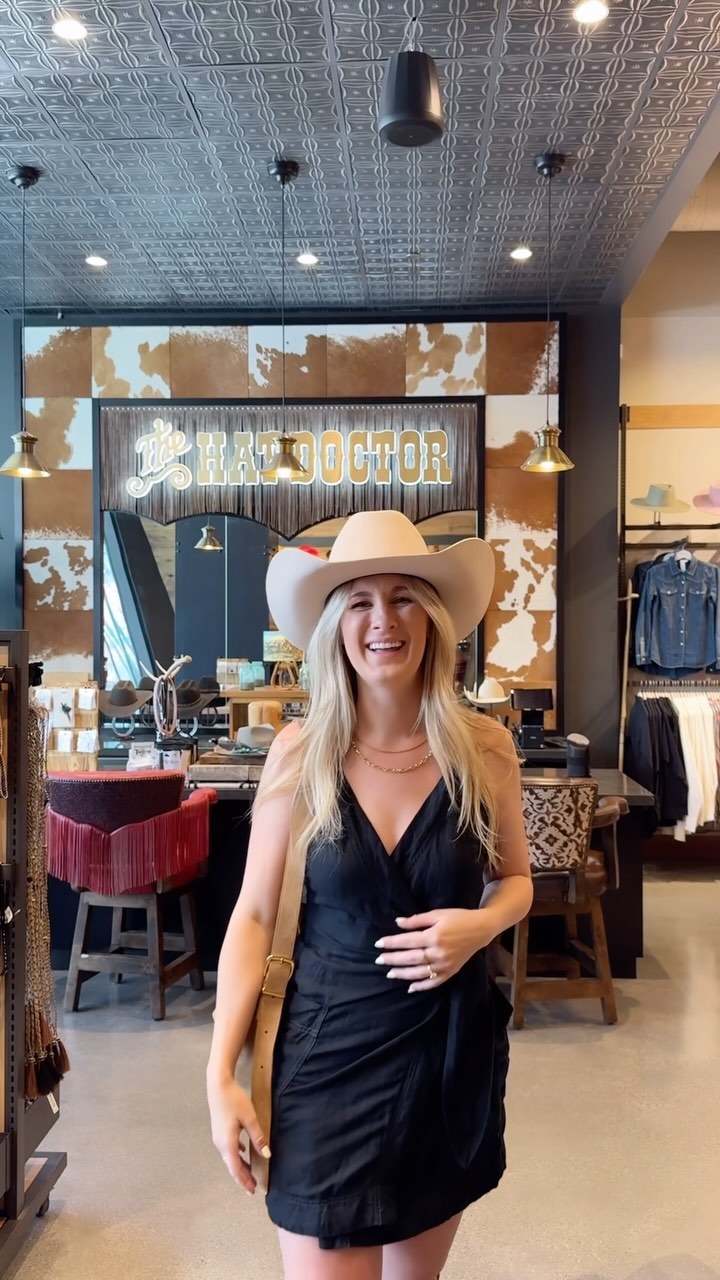 Ariat's Las Vegas Store Offers Custom Hat Design