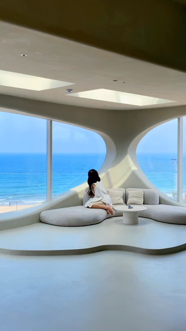 Pohang Villa With Underwater-Themed Pool