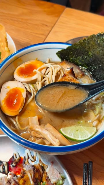 Liu Lang Mian Noodle Bar's Signature Dishes