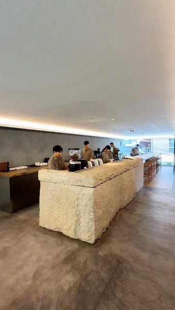 Unpage: A Specialty Coffee Showroom in Hannam-dong