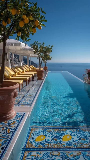 7 Places in Positano