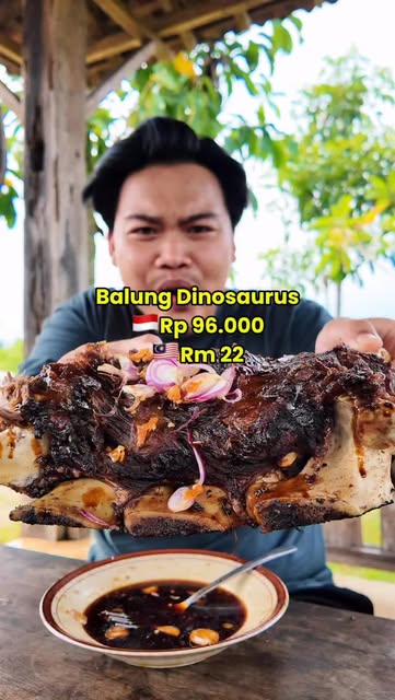 Local Eatery Serves Beef Soup and Satay