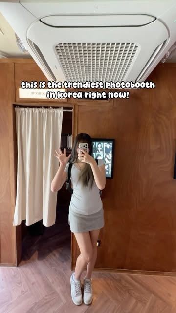 Korean Photo Booths With Mini Keychains