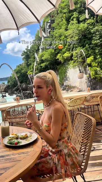Uluwatu Cliffside Cafe With Ocean Views