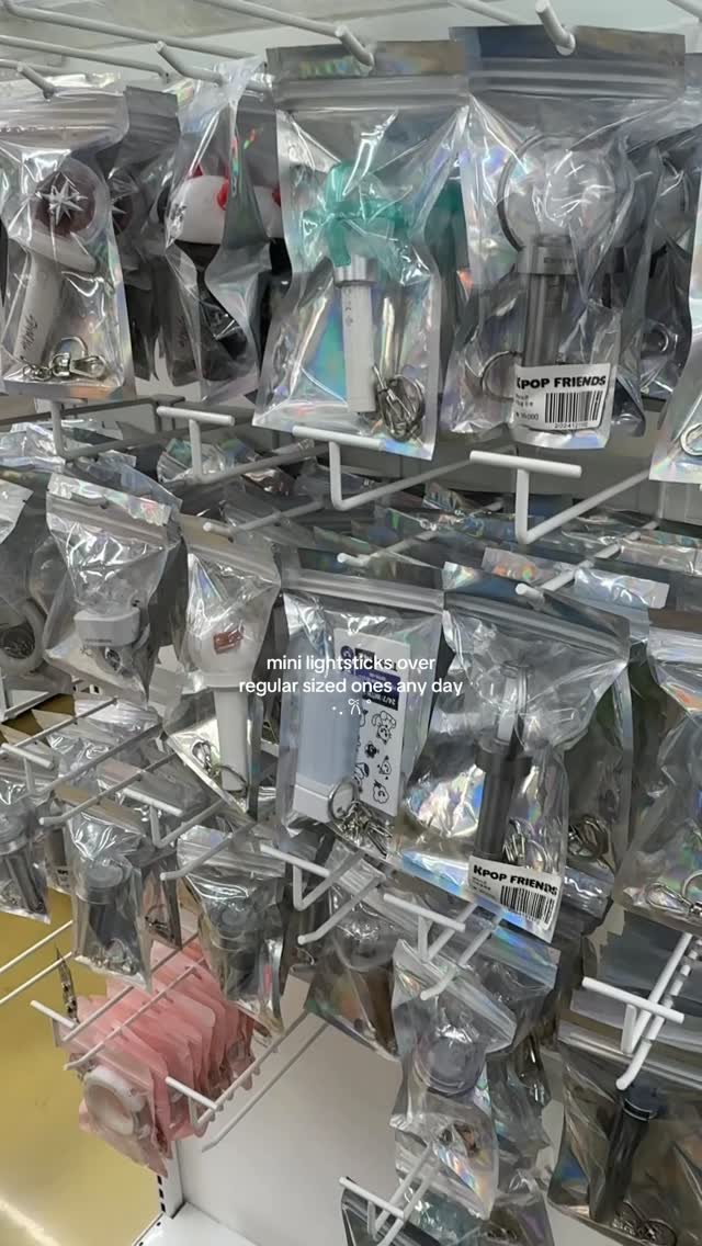 K-Pop Fans Can Decorate Bags With Mini Lightsticks