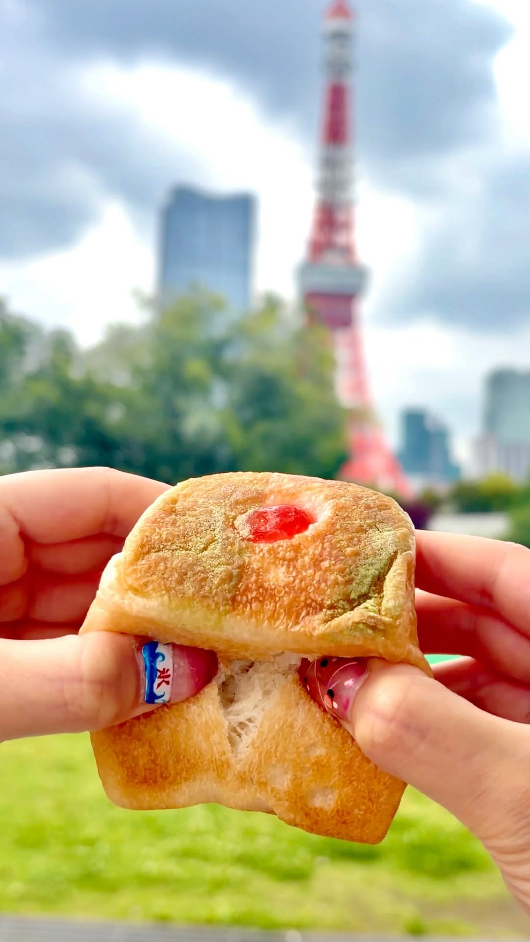 Bakery Near Tokyo Tower Offers Fresh Breads