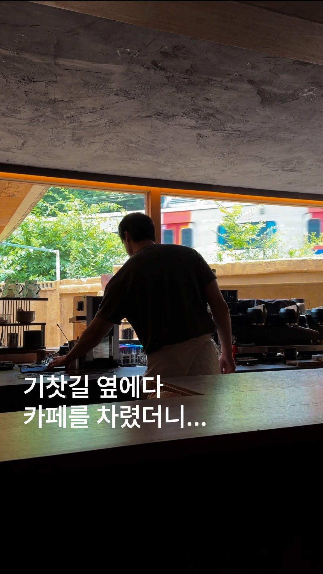 FODI Seoul: A Cozy Cabin Cafe With Train Views