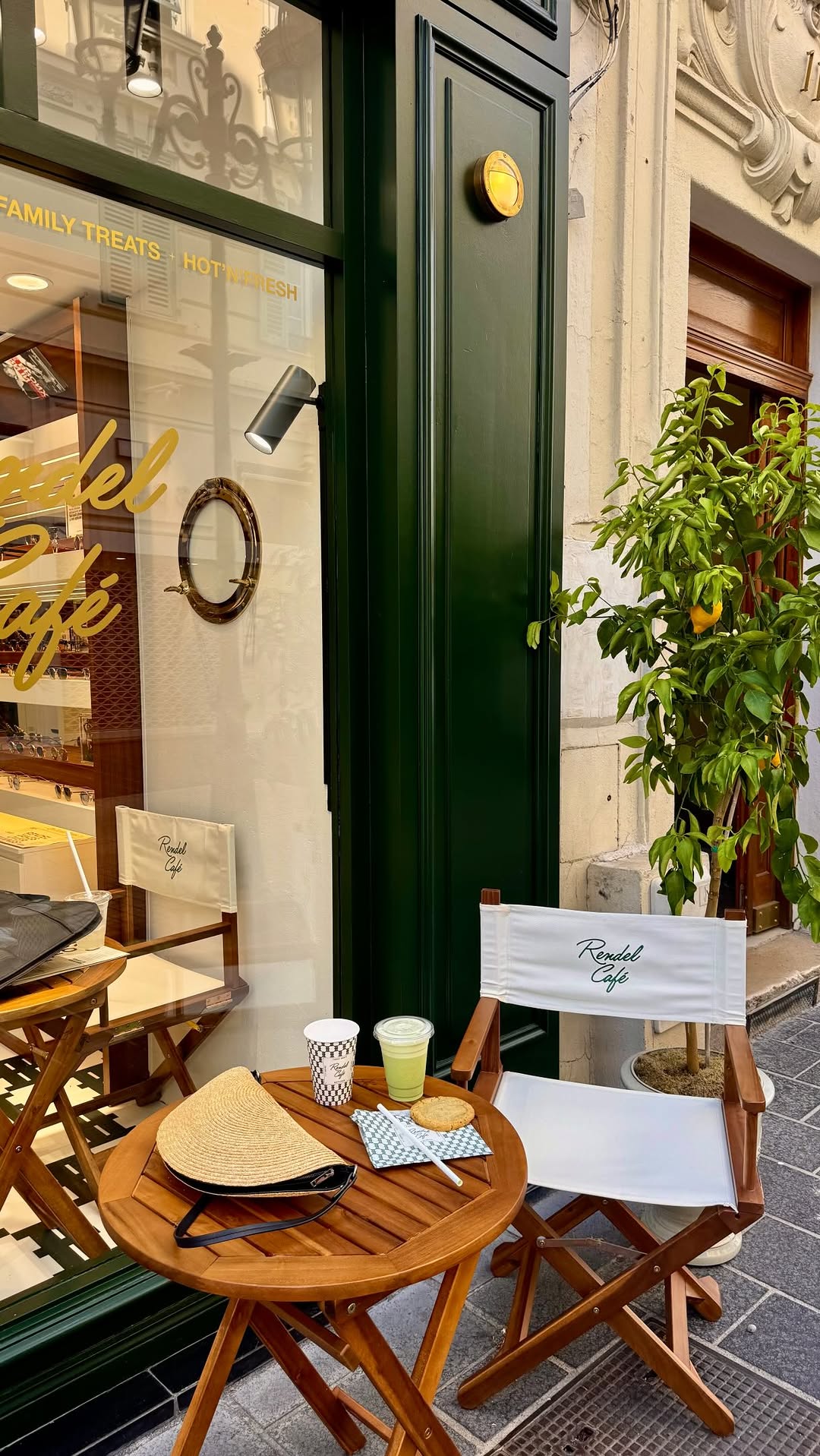 Nice Coffee Shop Sells Eyewear