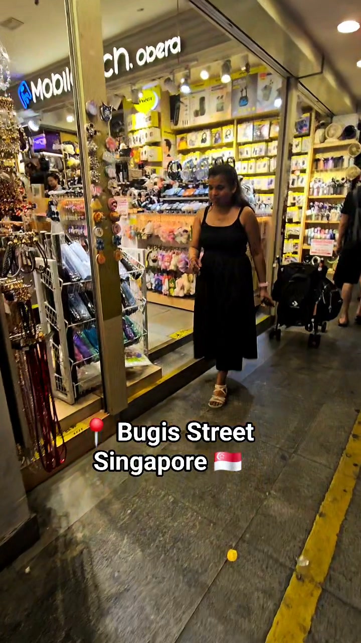 Bugis Street: Singapore's Budget Shopping Hub