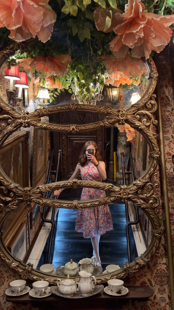 Oscar Wilde: Victorian NYC Restaurant and Bar