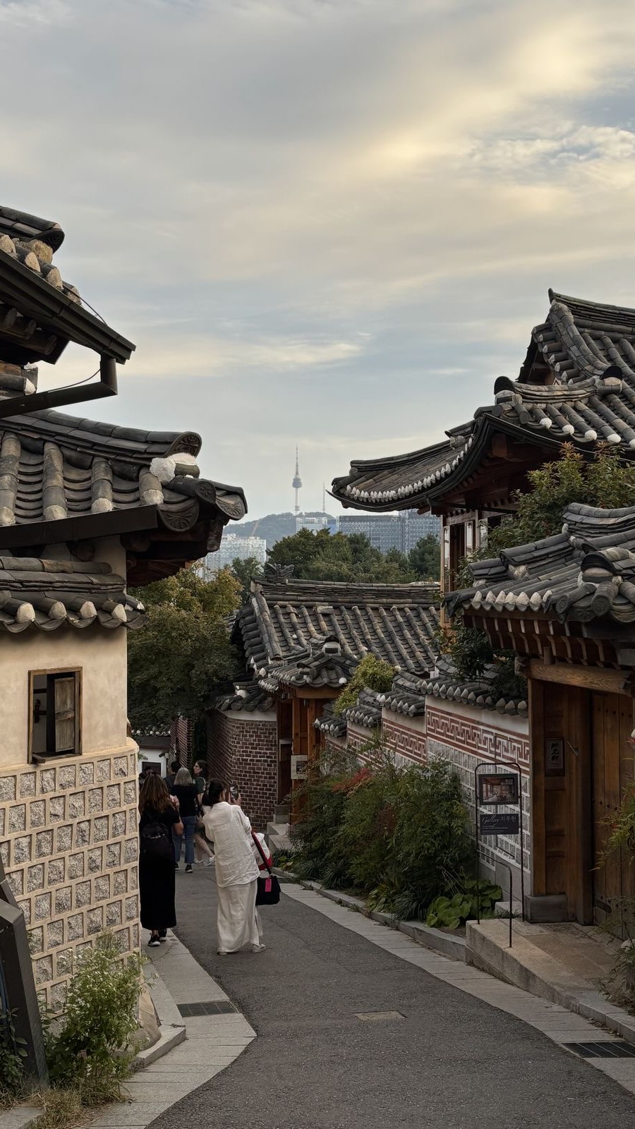 Seoul Cafe Offers Views of Traditional Hanok Village