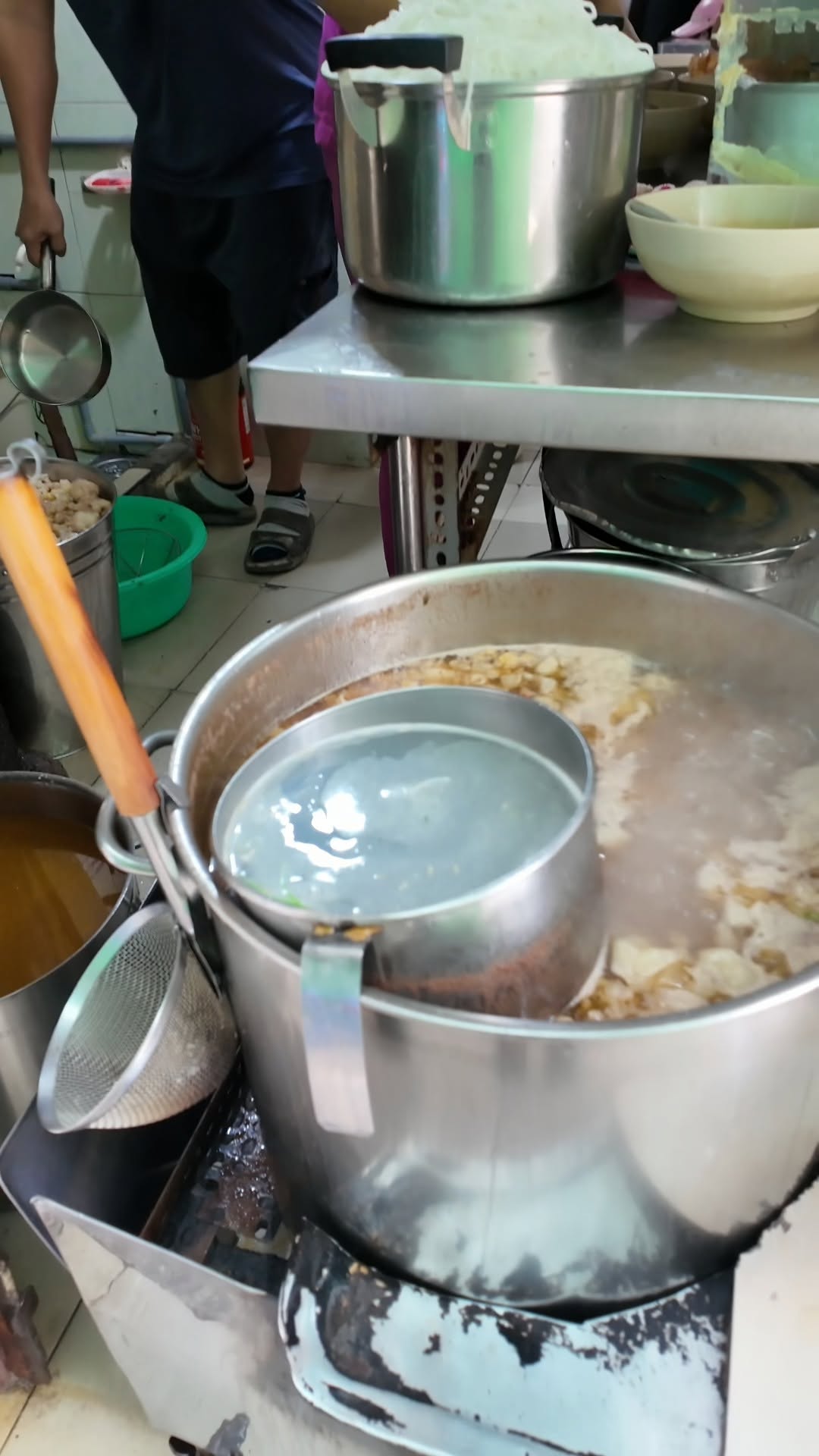 HCMC's Bún Bò Huế Mỡ Nổi Cô Như