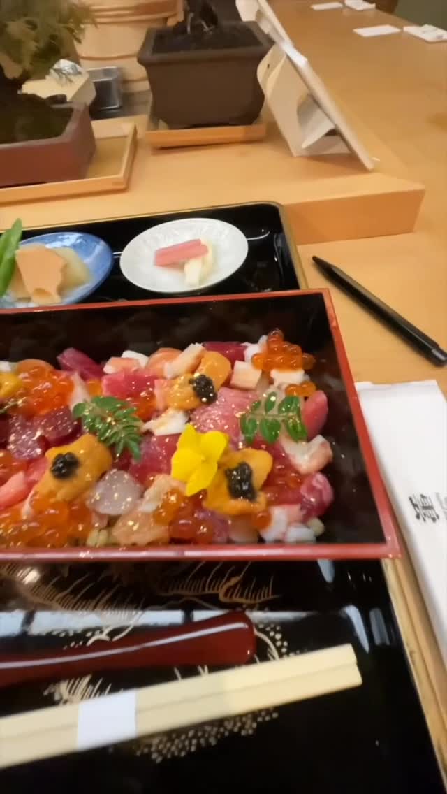 Waunn Seafood Bowl's Fresh Tuna and Sea Urchin