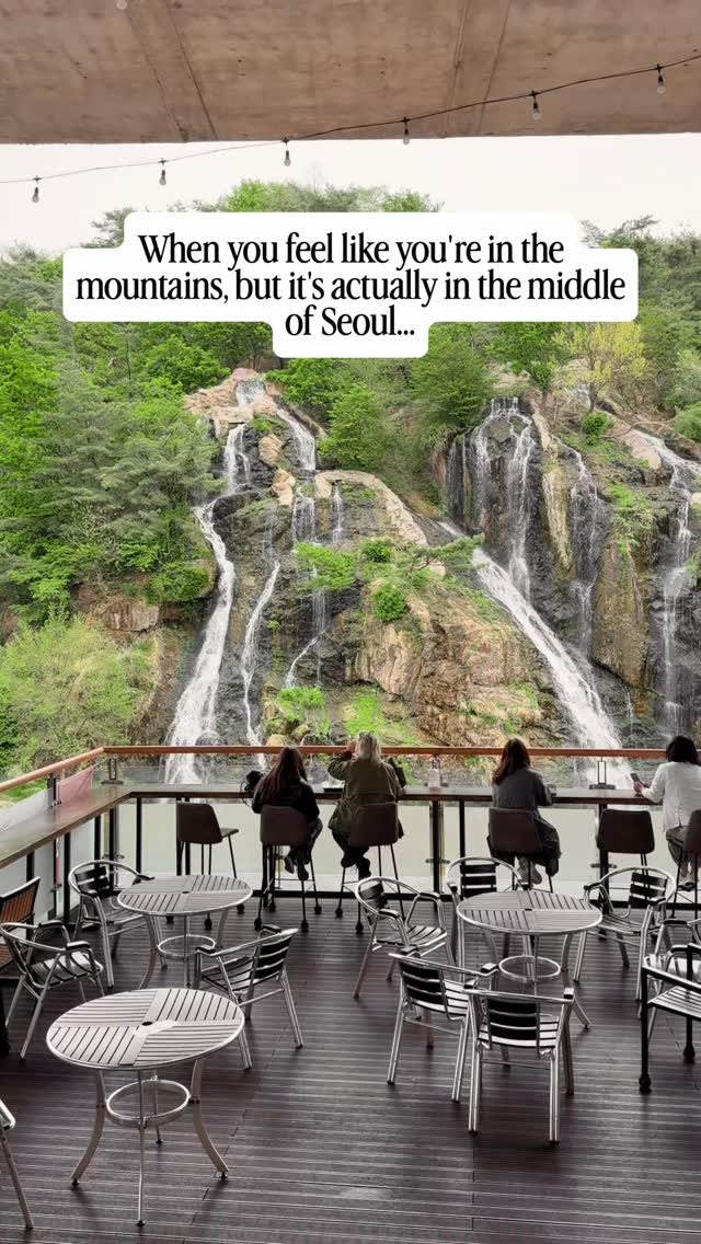 Cafe With Waterfall Views In Seoul