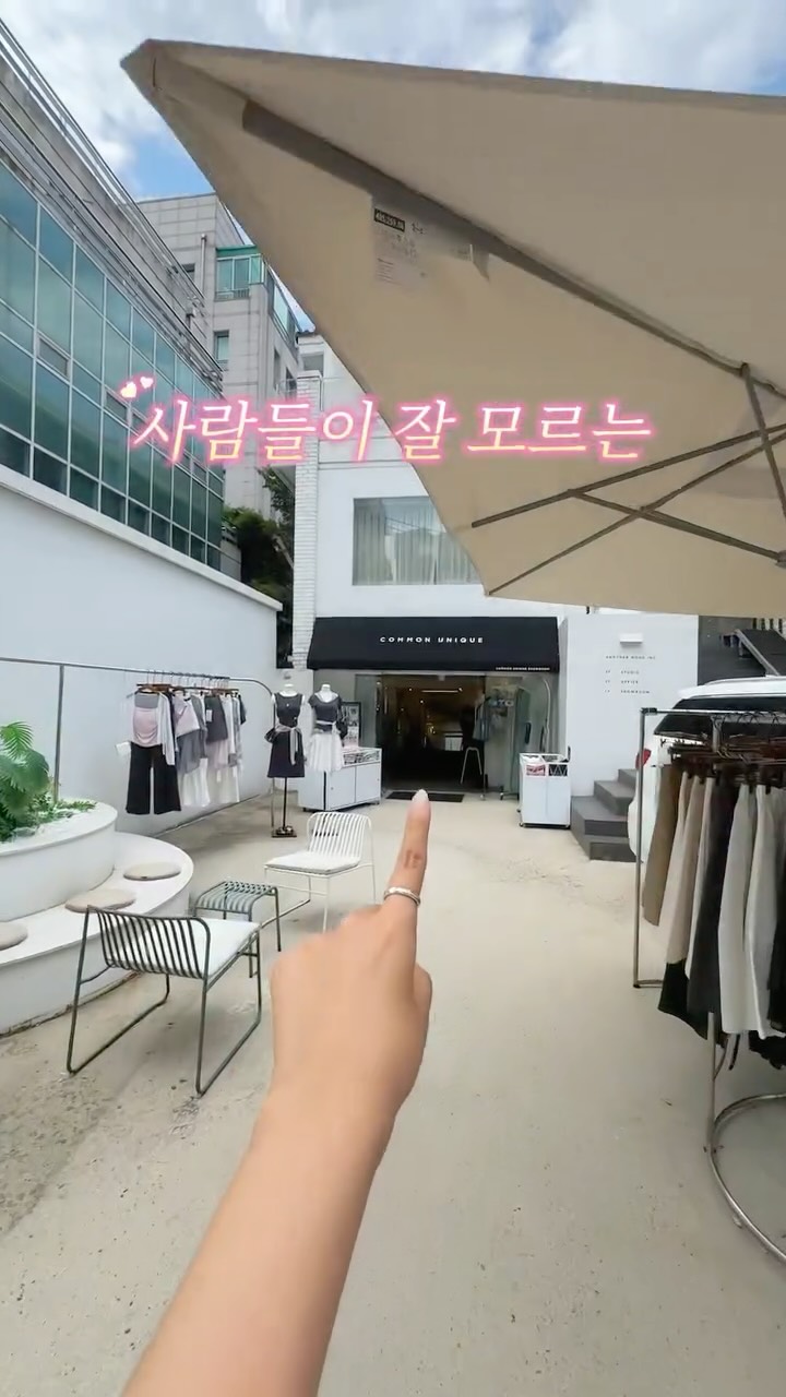 Common Unique Showroom in Hongdae