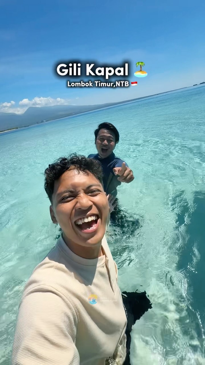 Gili Kapal's Crystal Waters and Sandy Beaches