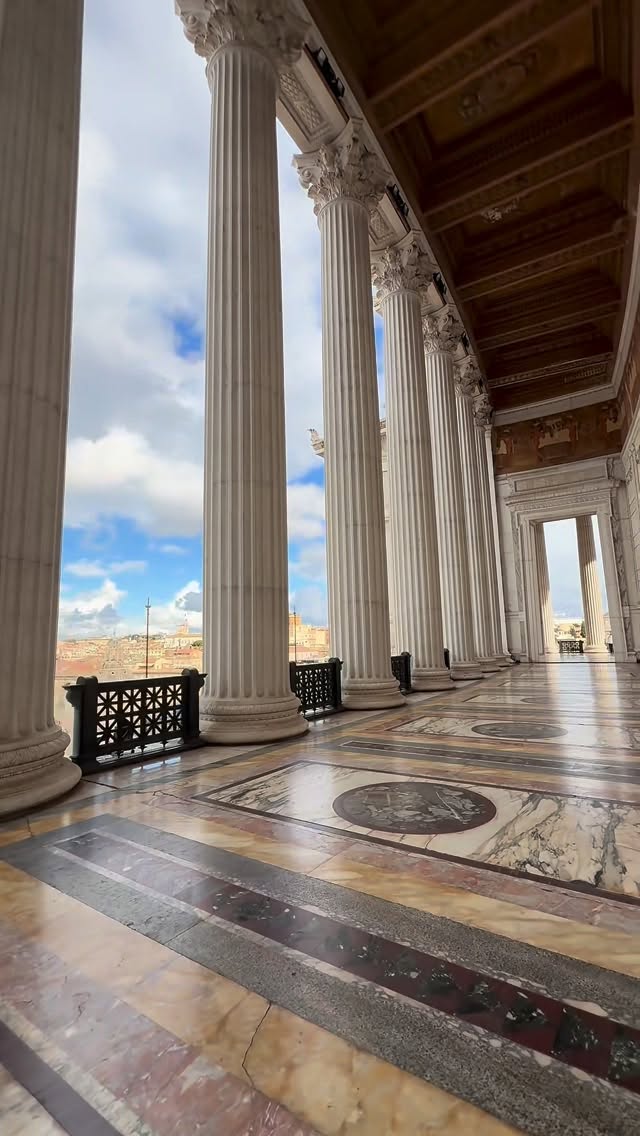 Monument to Victor Emmanuel II's Grand Scale